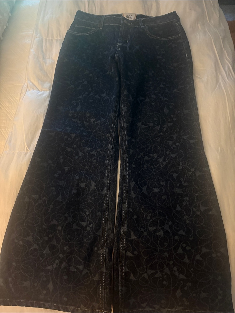 BDG NWOT Black Floral-Print Low Rise Flare Leg Jeans Size 28